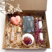 Love Me Hamper Rose